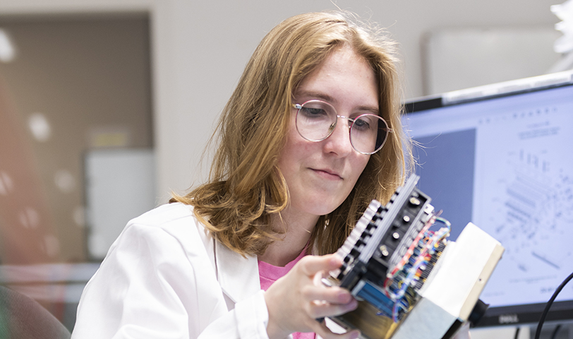 Component Repair Amsterdam female working